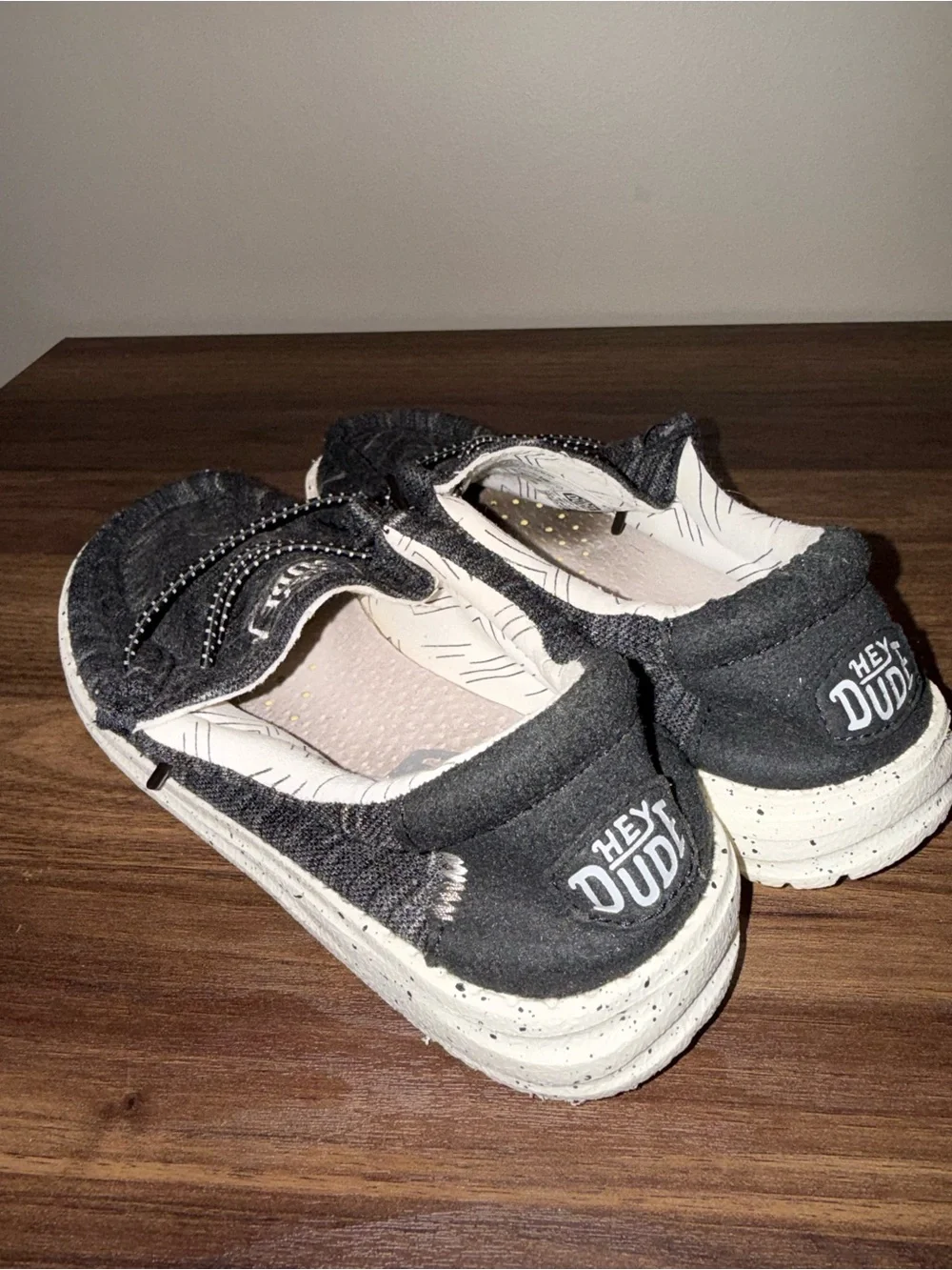 Hey Dude Boys size 1 youth Wally Stretch Slip-On Shoes